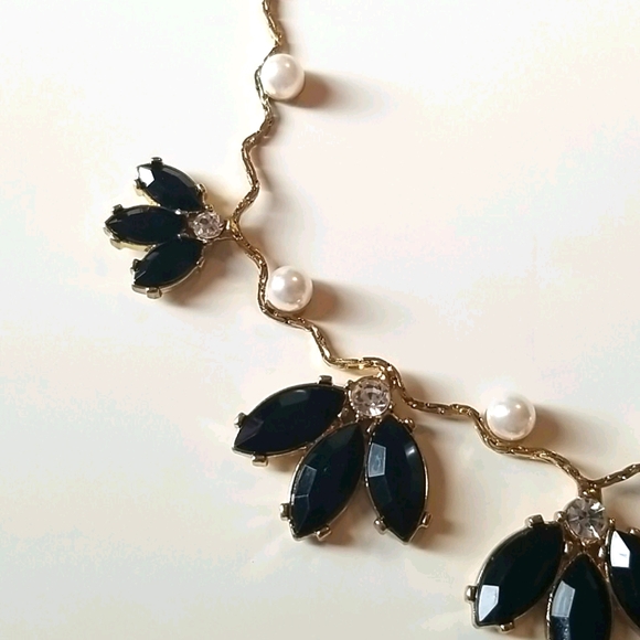 Gorgeous Pearl and Gem Necklace - Picture 4 of 7